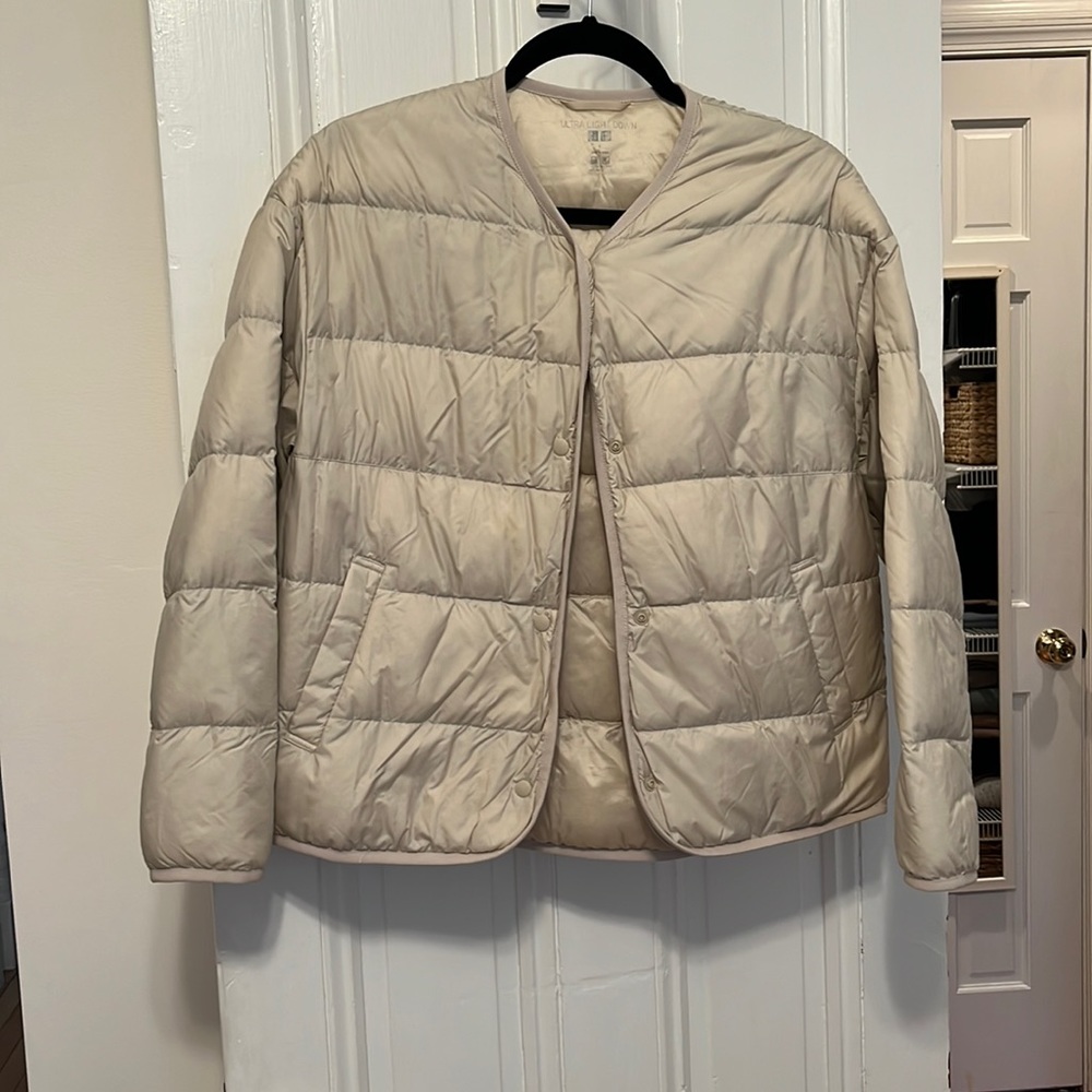 Uniqlo Women’s ultra light down beige short jacket. Never worn.